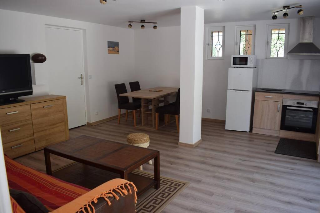 Appartement Neuf Et Independant Dans Rez-De-Villa Vallauris Zewnętrze zdjęcie